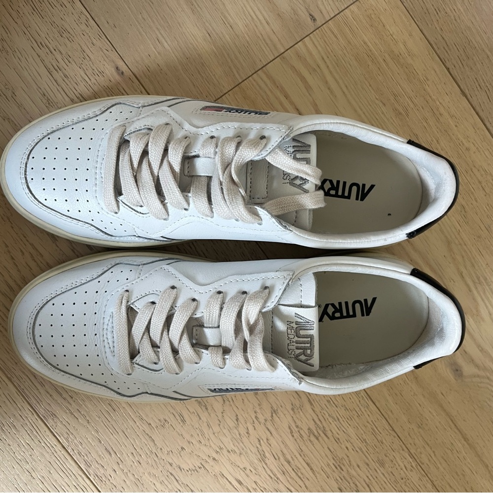 Autry Medalist Low Sneaker - Picture 7 of 10